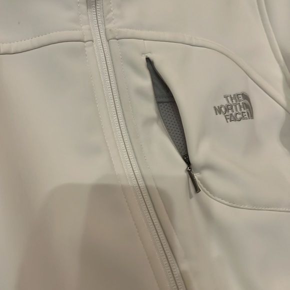 Women's The North Face Windwall waterproof zip up jacket - Picture 2 of 12